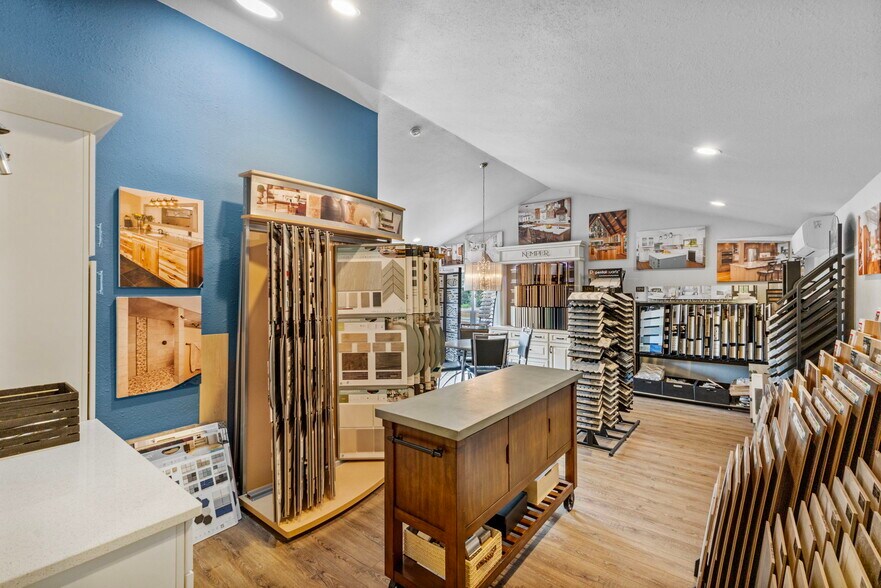 More Photos Of 17512 66th Ave Ct E, Puyallup Office For Sale