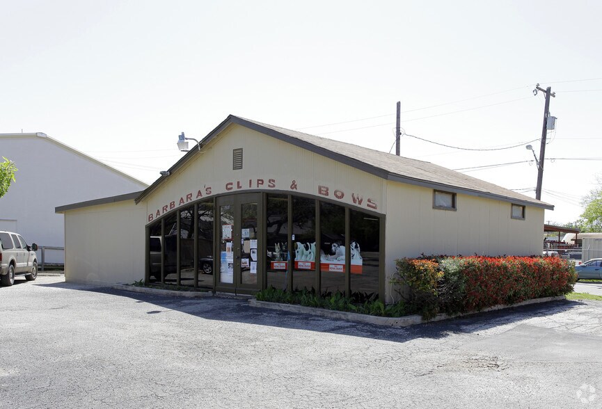 More Photos Of 5221-5331 McCullough Ave, San Antonio Unknown For Lease