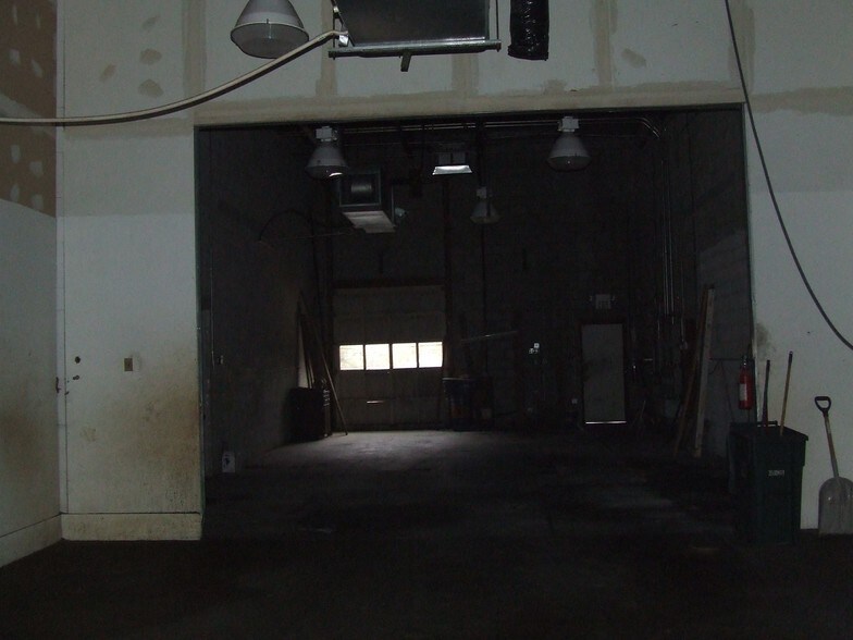 More Photos Of 876 N Lenola Rd, Moorestown Warehouse For Lease