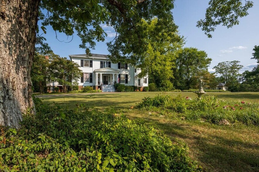 More Photos Of 850 Kinderton Rd, Clarksville Hospitality For Sale