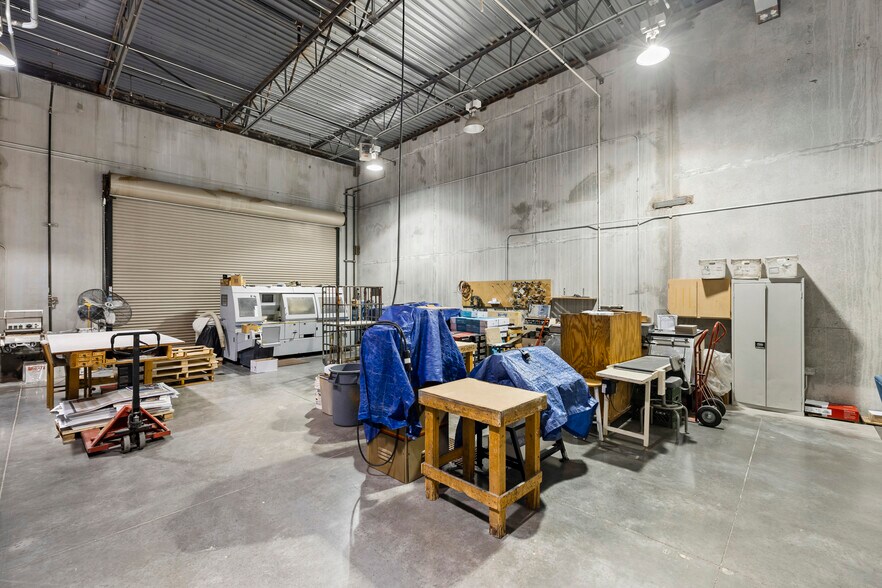 More Photos Of 5148 W Patrick Ln, Las Vegas Warehouse For Lease