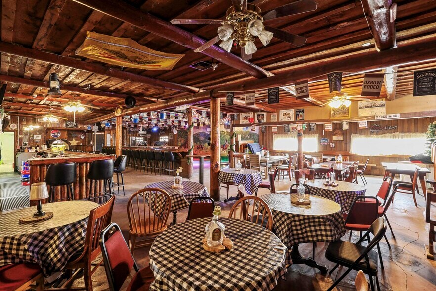 More Photos Of 607 W Main St, Payson Bar For Sale