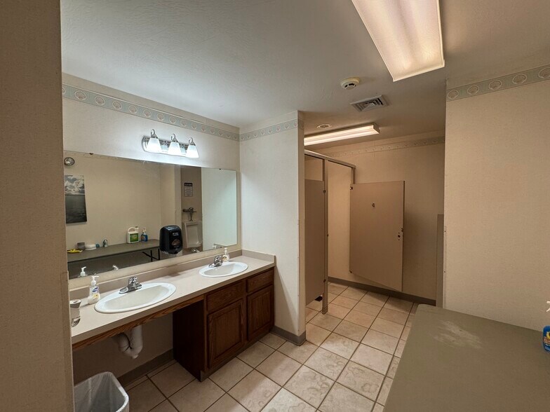 More Photos Of 1046 Ekastown Rd, Saxonburg Office Residential For Lease