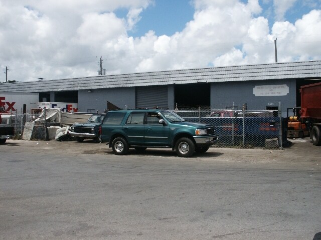 More Photos Of 5691-5683 Plunkett St, Hollywood Service For Lease