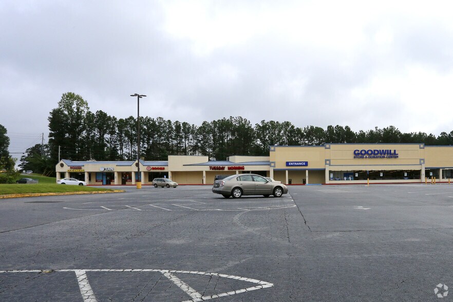 More Photos Of 2421-2423 Shallowford Rd, Marietta Unknown For Lease