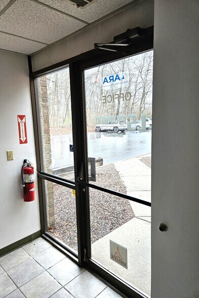 More Photos Of 101 Industrial Park Rd, Vernon Manufacturing For Lease