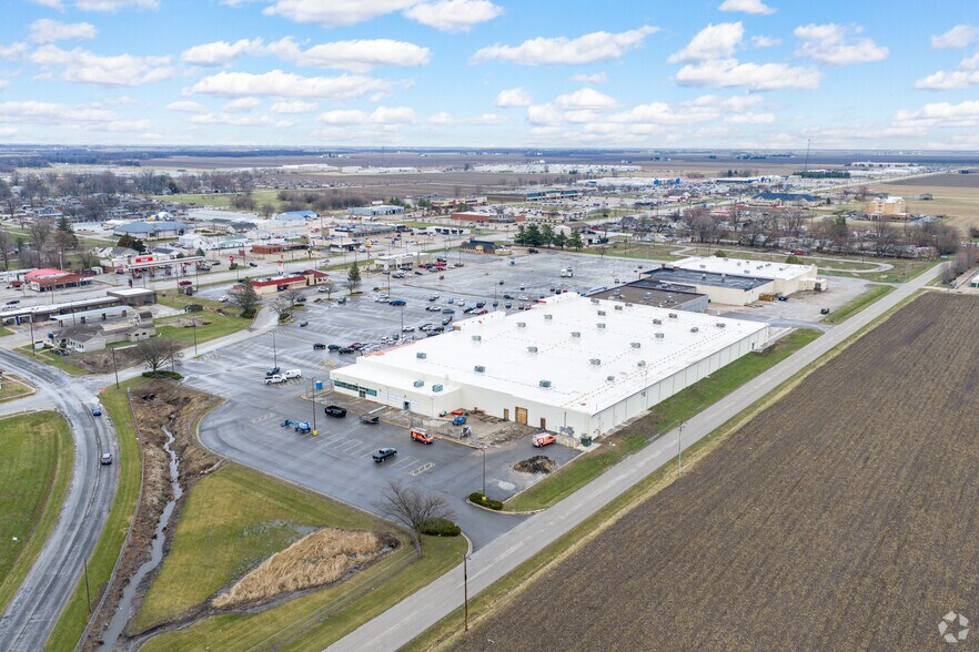 More Photos Of 1331-1335 E Jackson St, Macomb Storefront For Sale