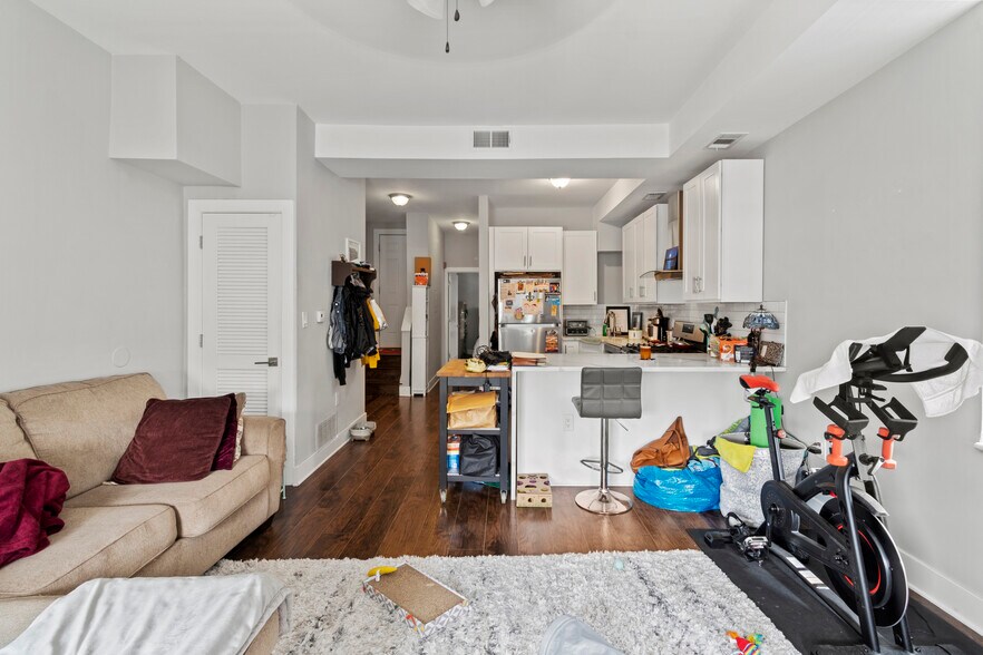 More Photos Of 700 S 5th St, Philadelphia Apartments For Sale