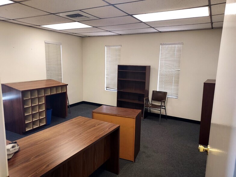 More Photos Of 10208 Poplar Ave, Fontana Land For Lease