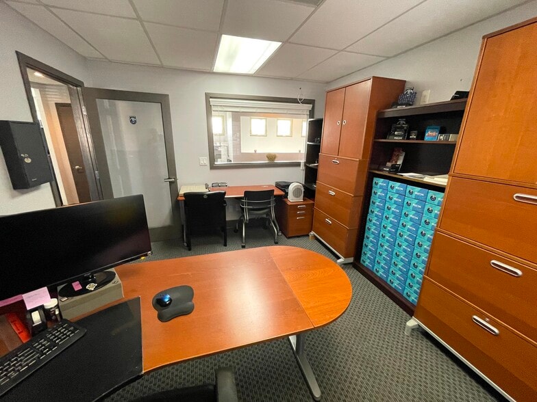 More Photos Of 7667 Vickers St, San Diego Warehouse For Sale