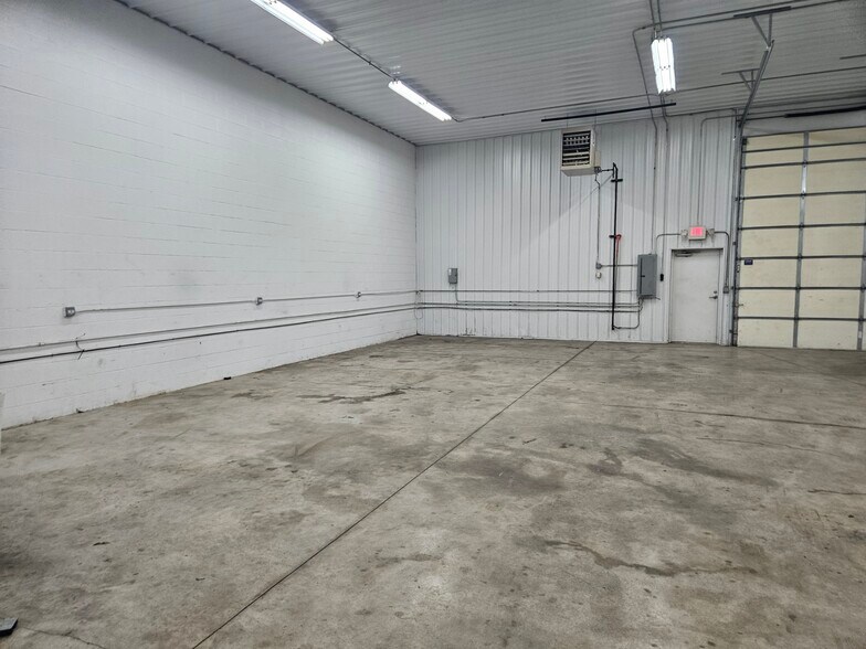 More Photos Of 1299 Leah Rd, Morris Warehouse For Lease