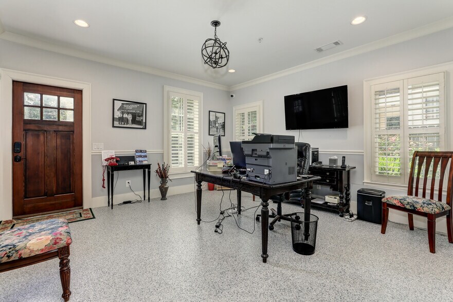 More Photos Of 2972 Lookout Pl NE, Atlanta Office Residential For Sale
