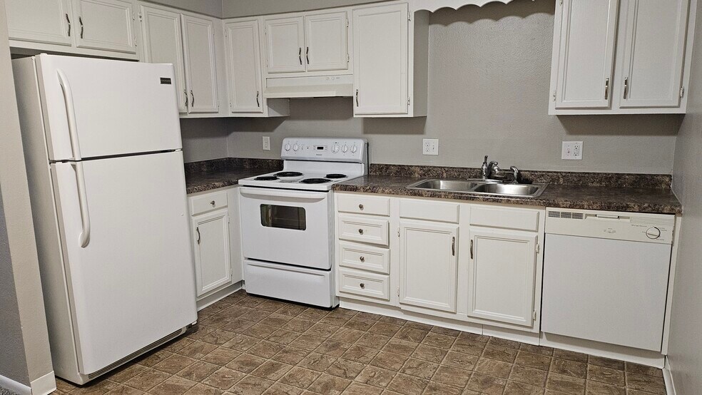 More Photos Of 1195 NW Aurora Ave, Des Moines Apartments For Sale