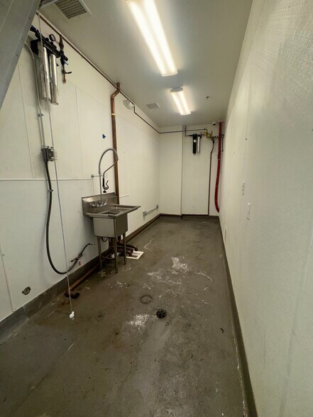 More Photos Of 1000 S Olive St, Los Angeles Restaurant For Lease