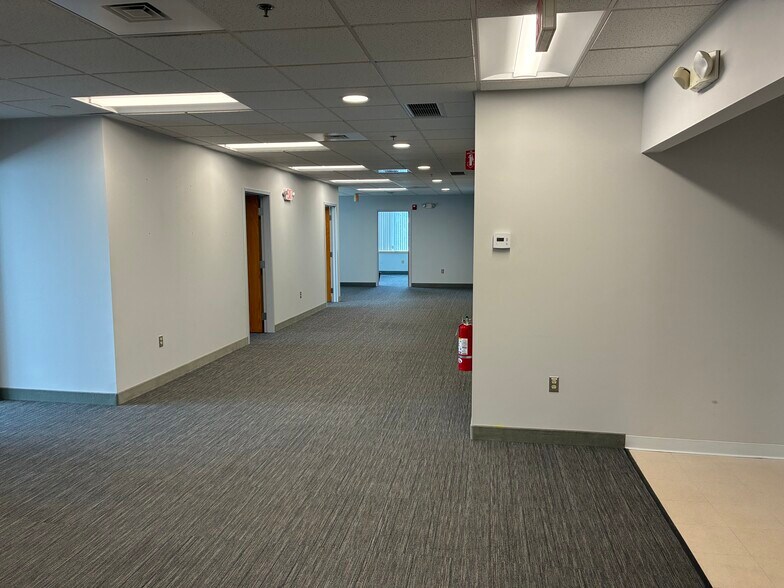 More Photos Of 287 Turnpike Rd, Westborough Office For Lease