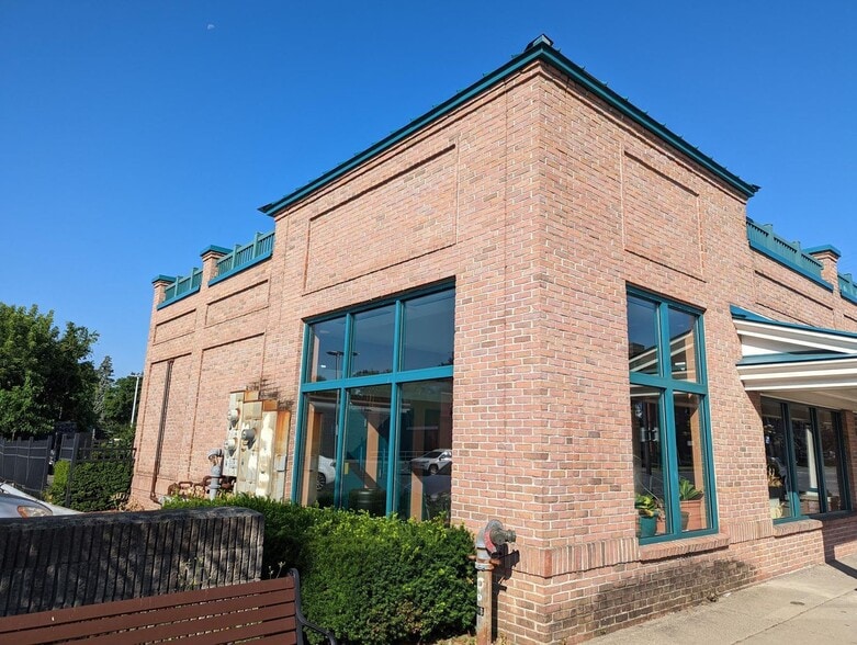 More Photos Of 1066 Madison Ave, Albany Freestanding For Lease