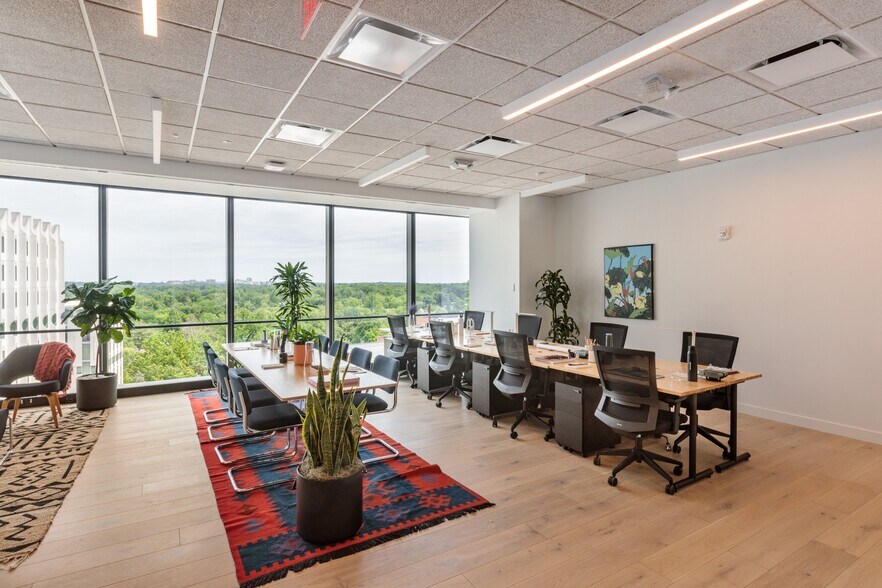 More Photos Of 7272 Wisconsin Ave, Bethesda Office For Sale