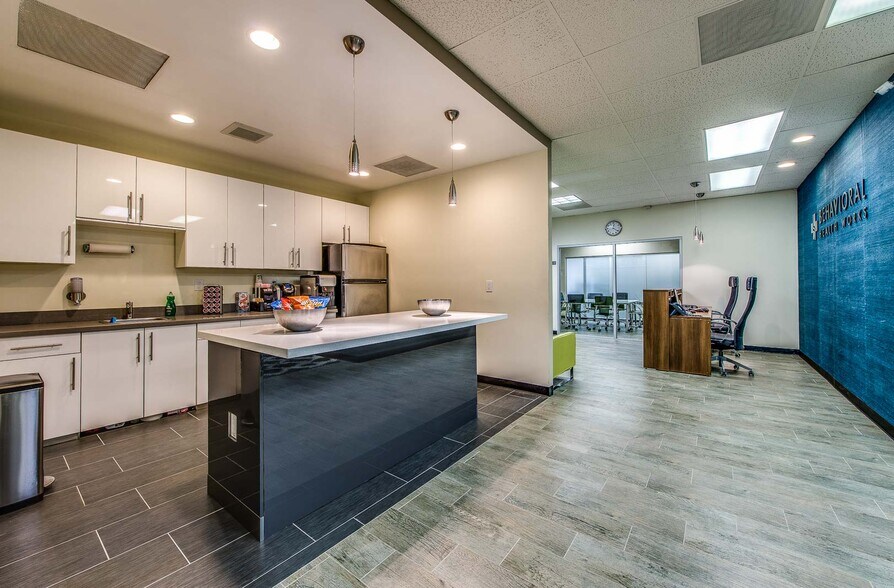 More Photos Of 1301 E Orangewood Ave, Anaheim Office For Sale