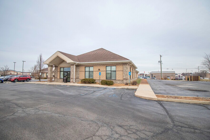 More Photos Of 720 W Navajo St, West Lafayette Office For Lease