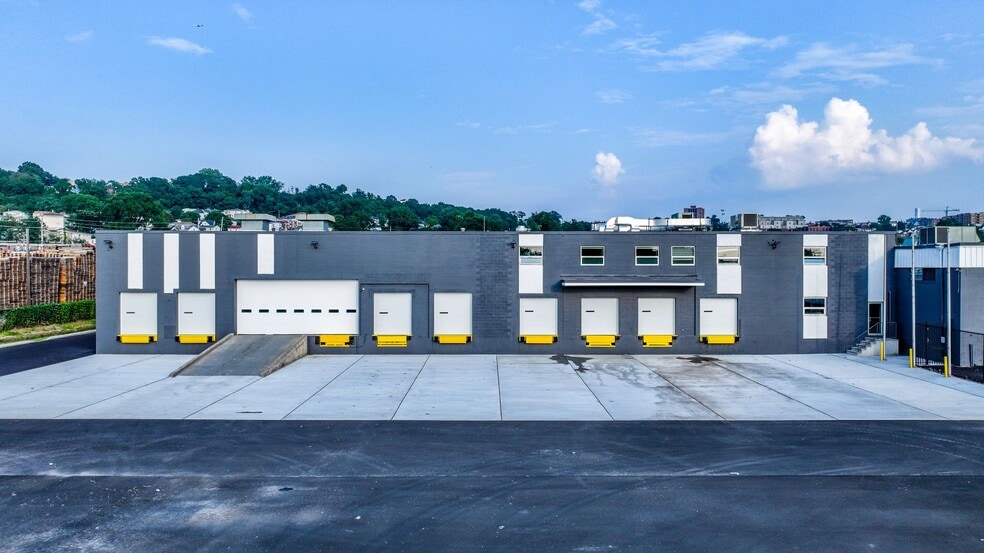 More Photos Of 83 Broad Ave, Fairview Warehouse For Lease