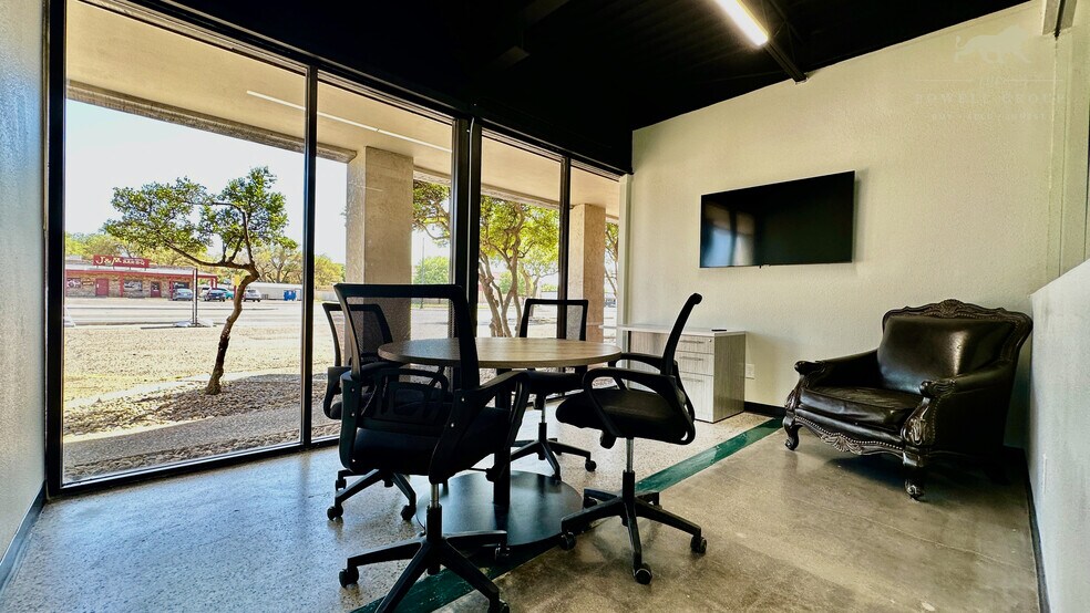 More Photos Of 3610 34th St, Lubbock Office For Sale