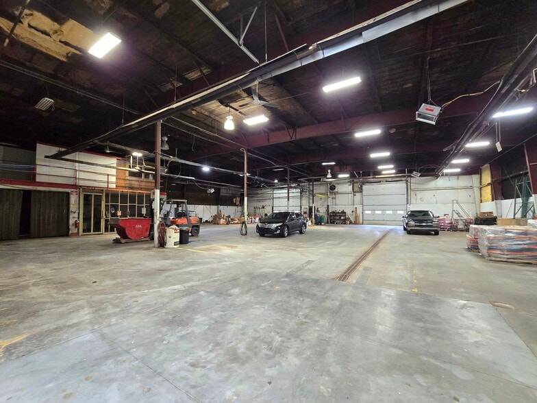 More Photos Of 8310 Airport Hwy, Holland Warehouse For Sale