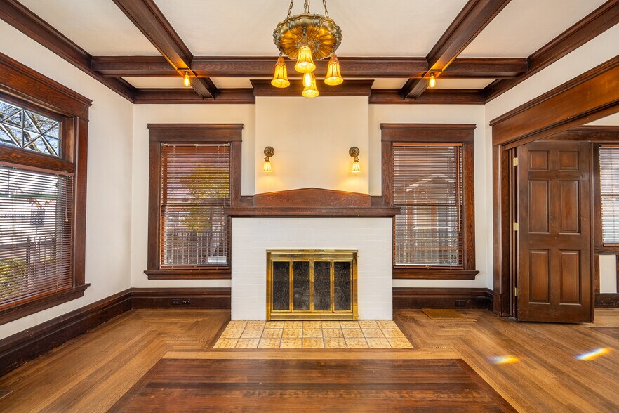 More Photos Of 990 W 7th Ave, Eugene Office For Sale