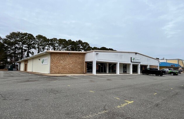 More Photos Of 465 Denbigh Blvd, Newport News Freestanding For Lease