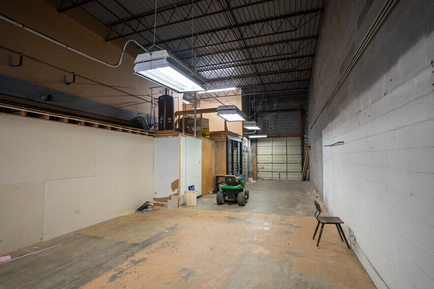 More Photos Of 147 E Lexington Ave, Independence Storefront Retail Office For Sale