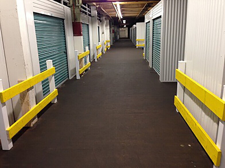 More Photos Of 100 Pleasant St, Dracut Self Storage For Lease