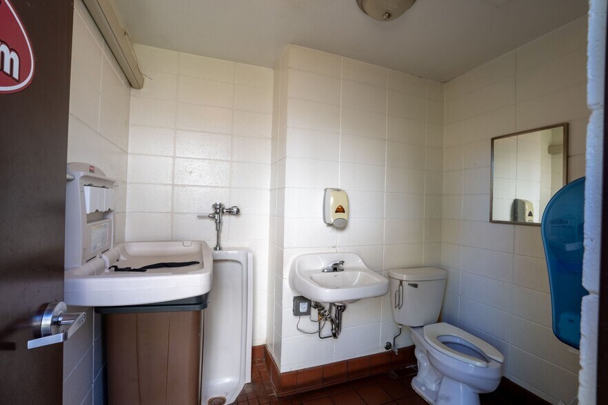 More Photos Of 514 S Water St, Sparta Fast Food For Sale