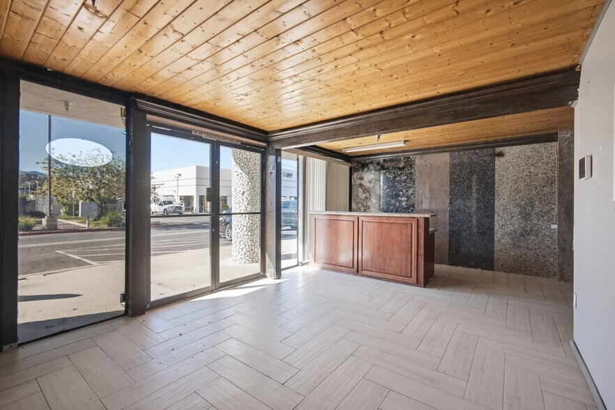 More Photos Of 543 Birch St, Lake Elsinore Warehouse For Sale