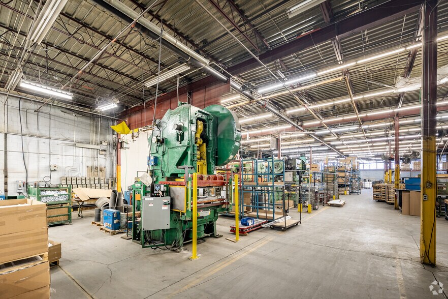 More Photos Of 9145 Rue Boivin, Montréal Light Manufacturing For Lease