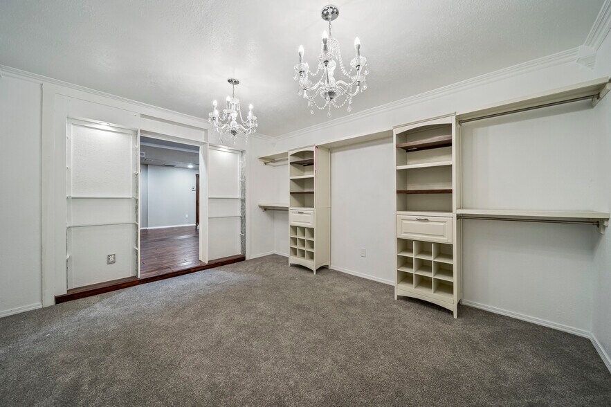 More Photos Of 4702 E 11th St, Tulsa Freestanding For Lease