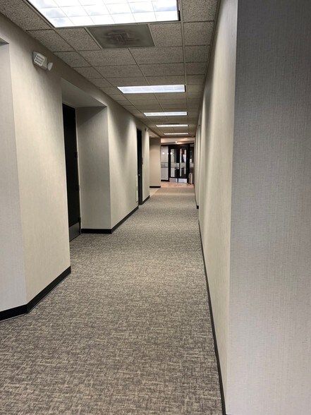 More Photos Of 27655 Middlebelt Rd, Farmington Hills Office For Lease