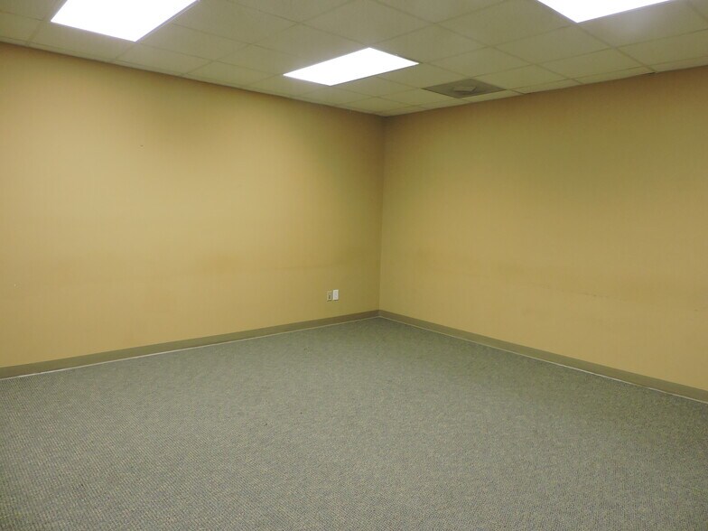 More Photos Of 1827 N Columbia St, Milledgeville Storefront For Lease