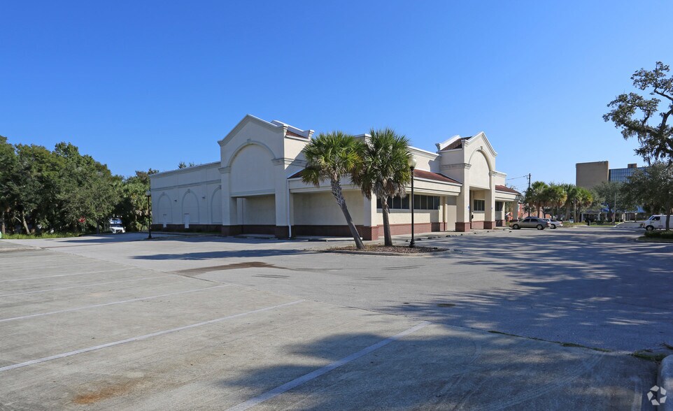 More Photos Of 550 W 1st St, Sanford Freestanding For Sale