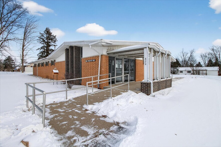 More Photos Of 820 N Pine River St, Ithaca Healthcare For Sale