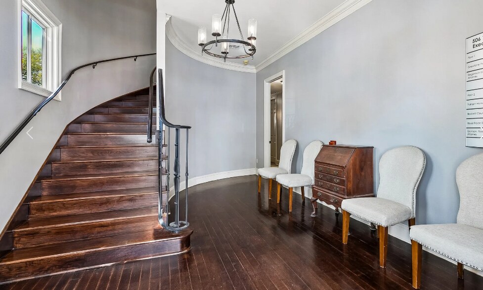 More Photos Of 506 Water St, Madisonville Office For Sale