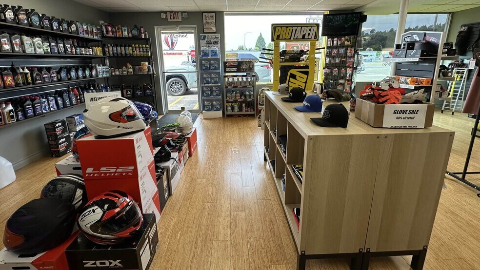More Photos Of 717 Vandercook Way, Longview Storefront For Lease
