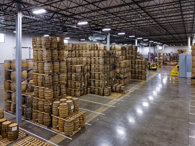 More Photos Of 12415 Old Lagrange Rd, Louisville Warehouse For Lease