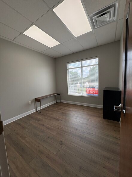 More Photos Of 101 E Market St, Smithfield Office For Lease