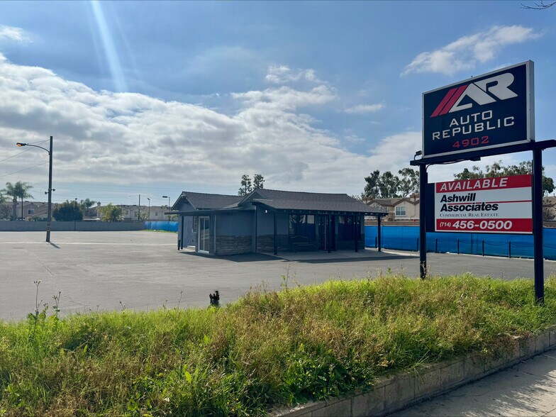 Primary Photo Of 4902 Lincoln Ave, Cypress Auto Dealership For Lease