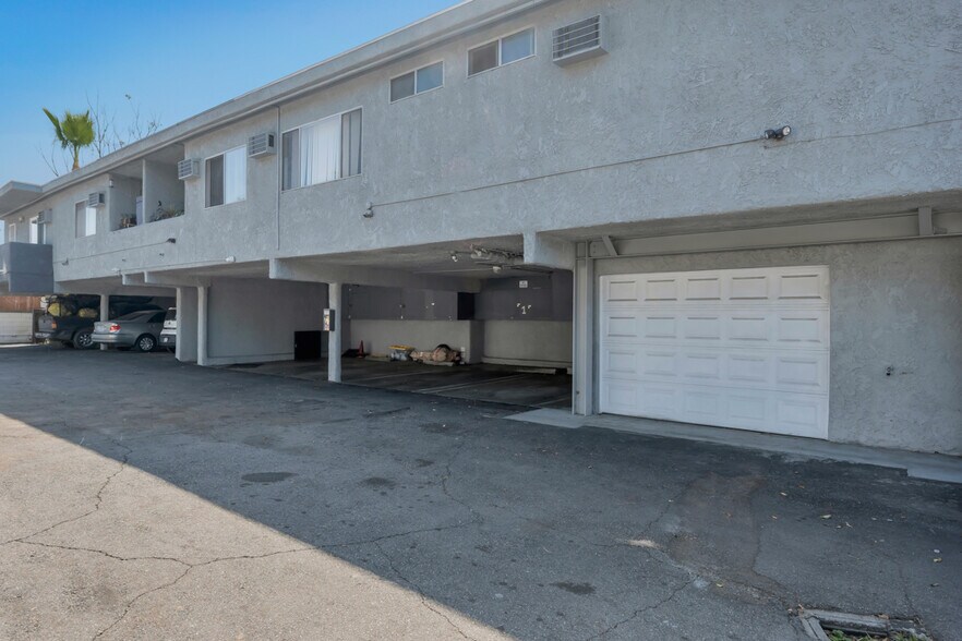 More Photos Of 13825 Vanowen St, Van Nuys Apartments For Sale