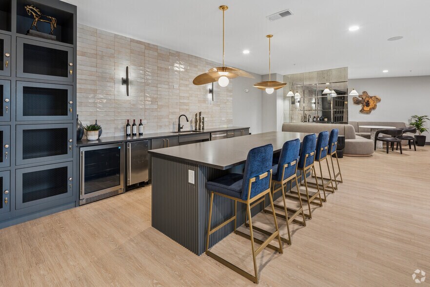 More Photos Of 1850 Glenview Rd, Glenview Apartments For Lease