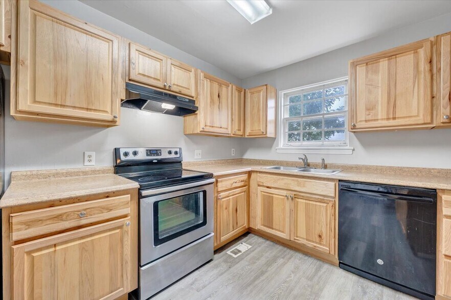More Photos Of 1702 Elbert Dr, Roanoke Apartments For Sale
