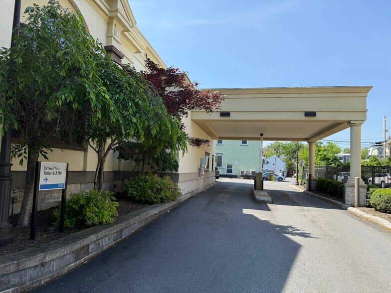 More Photos Of 27 Main St, Kingston Bank For Sale