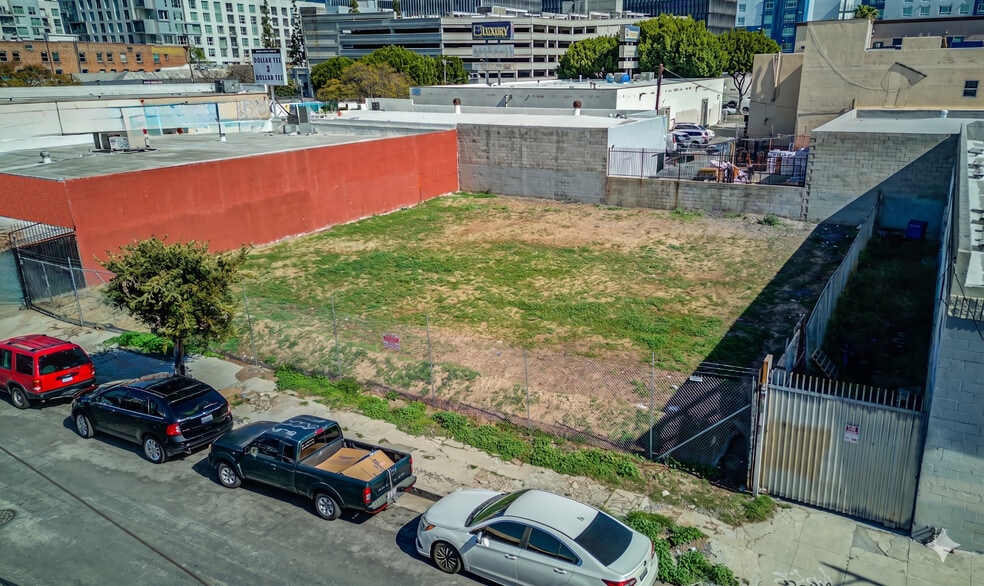 More Photos Of 109 W 14th Pl, Los Angeles Land For Sale