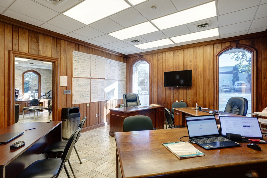 More Photos Of 806 Old Fort Pky, Murfreesboro Flex For Sale