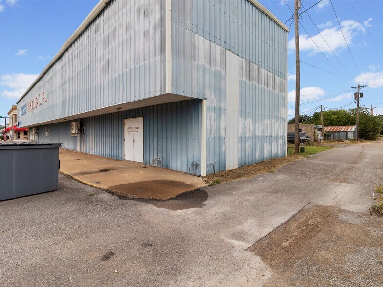 More Photos Of 100 E Broadway St, Lexington Storefront For Sale